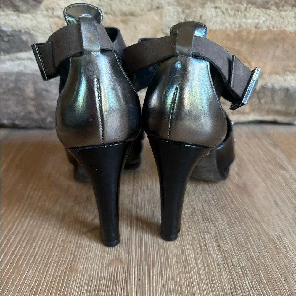 🔥TORY BURCH Teagan  Leather Caged T Strap Sandals Heels Sz 9 price firm!